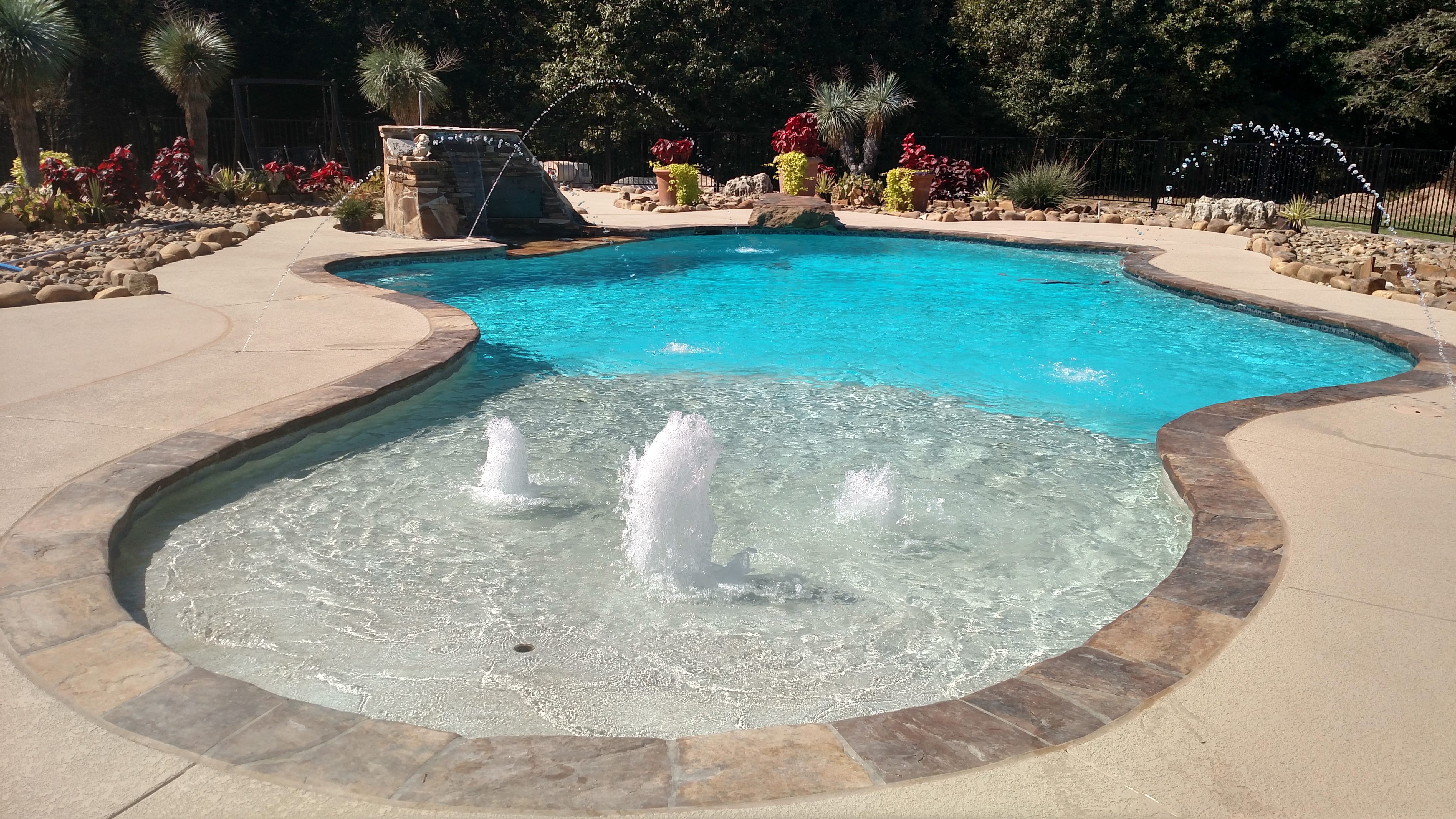 splash pad with bubblers and laminar jets